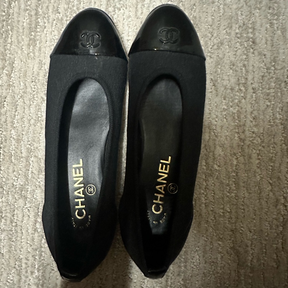 CHANEL Black Leather Flats